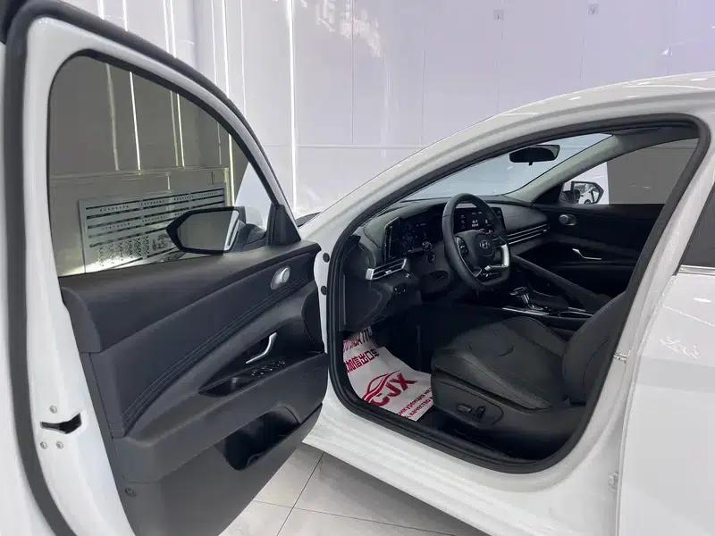 Hyundai Elantra 2022 1.5L CVT GLX Elite Edition — миниатюра 19