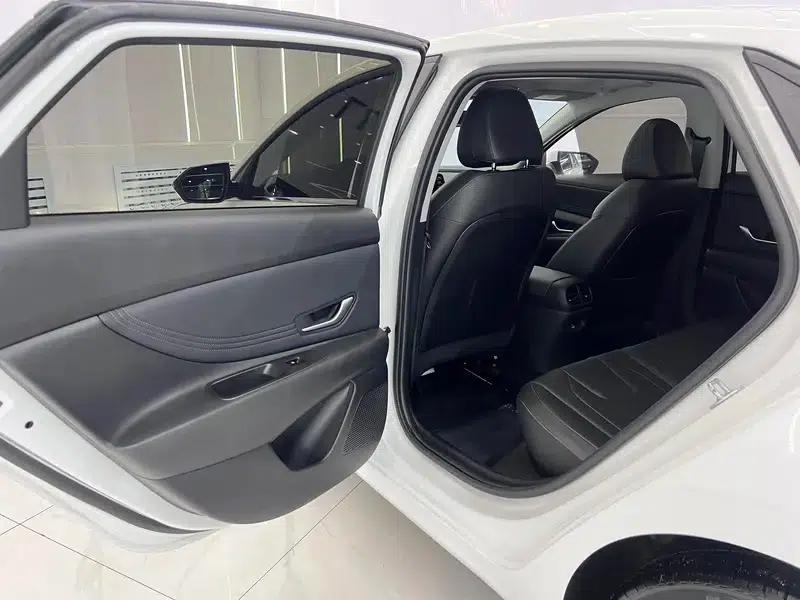 Hyundai Elantra 2022 1.5L CVT GLX Elite Edition — миниатюра 20