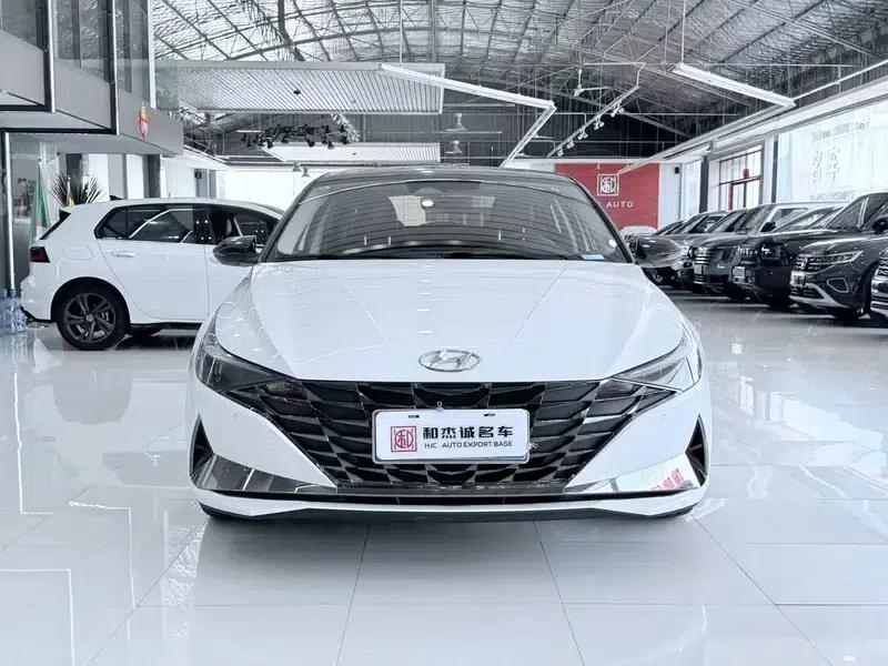 Hyundai Elantra 2022 1.5L CVT LUX Premium Edition — миниатюра 2