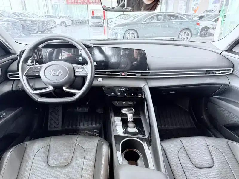 Hyundai Elantra 2022 1.5L CVT LUX Premium Edition — миниатюра 12