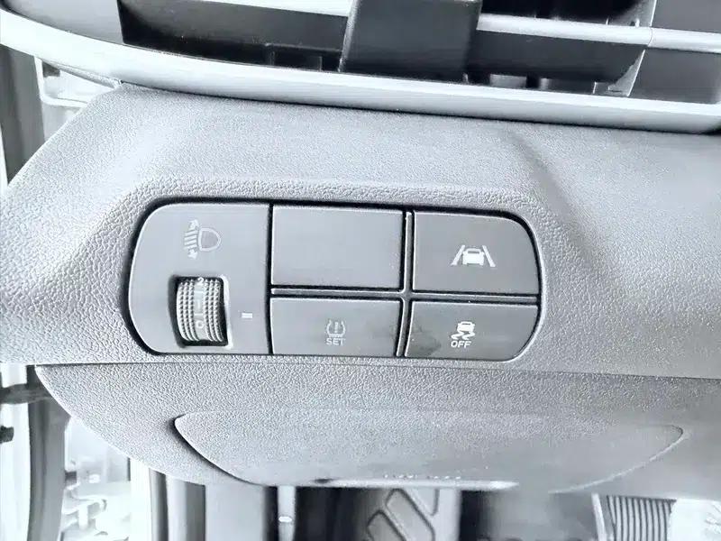 Hyundai Elantra 2022 1.5L CVT LUX Premium Edition — миниатюра 14