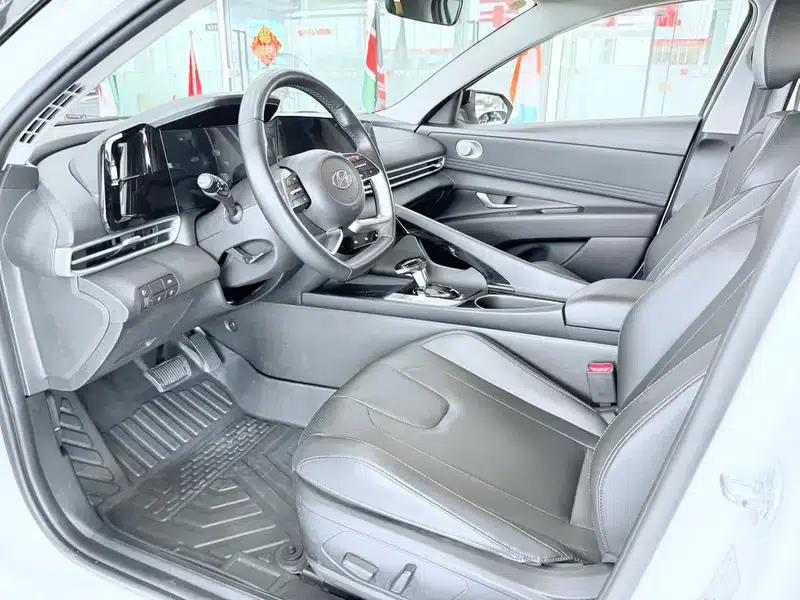 Hyundai Elantra 2022 1.5L CVT LUX Premium Edition — миниатюра 15