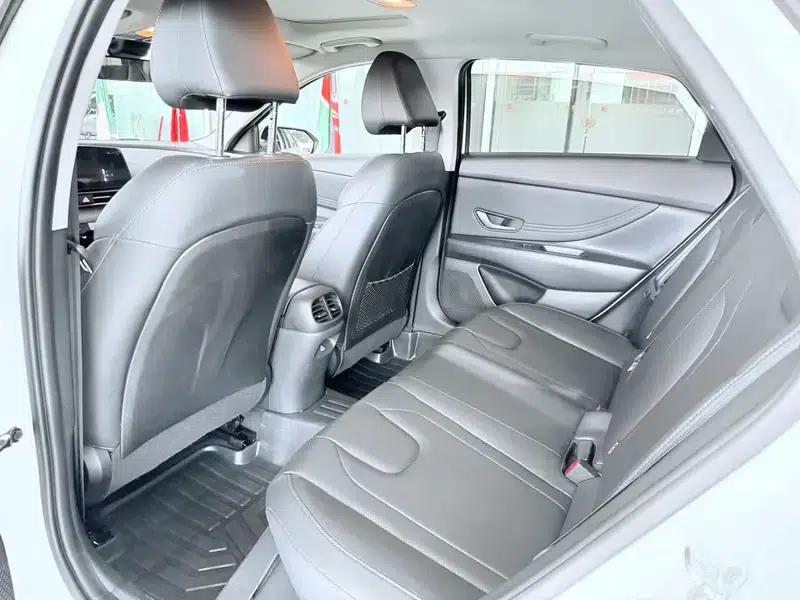 Hyundai Elantra 2022 1.5L CVT LUX Premium Edition — миниатюра 16
