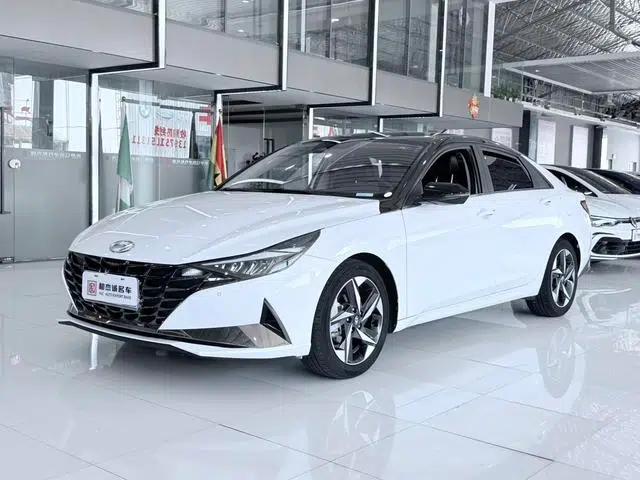 Hyundai Elantra 2022 1.5L CVT LUX Premium Edition