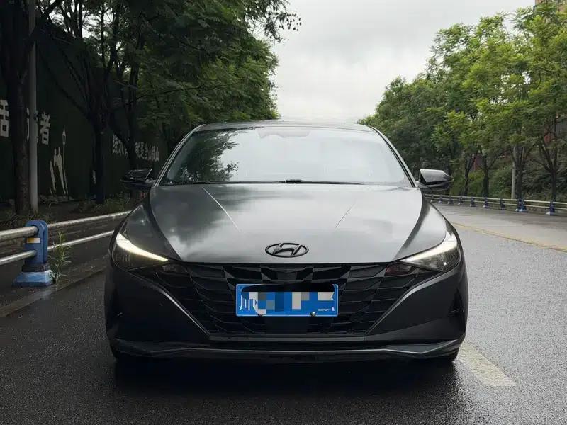 Hyundai Elantra 2022 1.5L CVT LUX Premium Edition — миниатюра 2