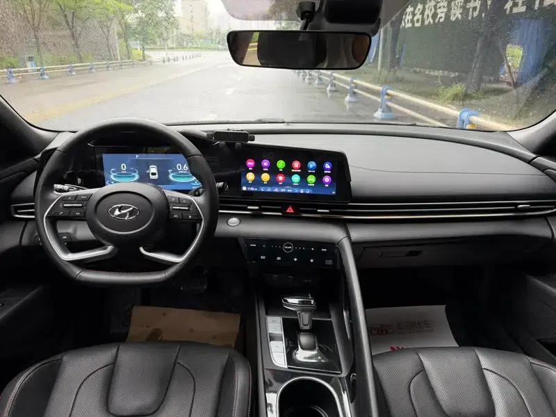 Hyundai Elantra 2022 1.5L CVT LUX Premium Edition — миниатюра 7