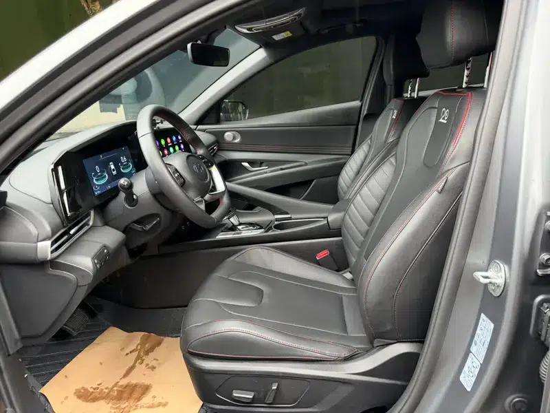 Hyundai Elantra 2022 1.5L CVT LUX Premium Edition — миниатюра 8