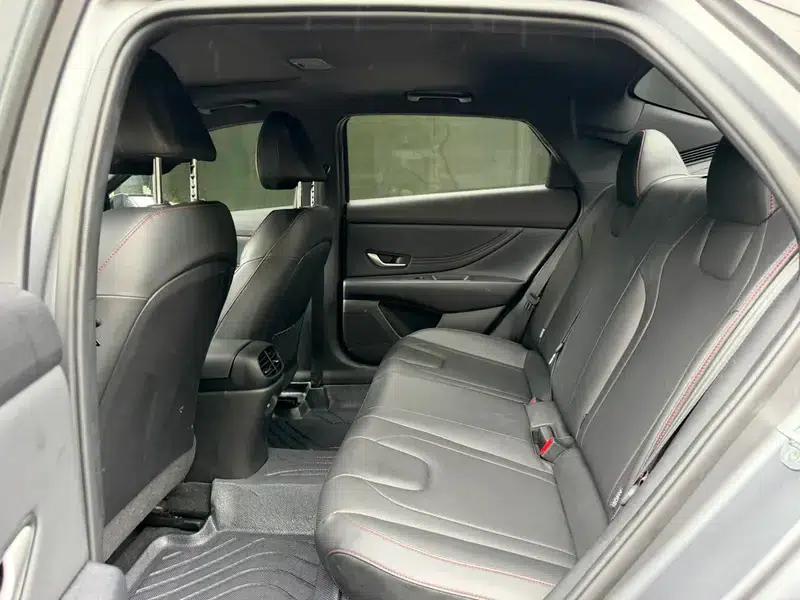 Hyundai Elantra 2022 1.5L CVT LUX Premium Edition — миниатюра 9