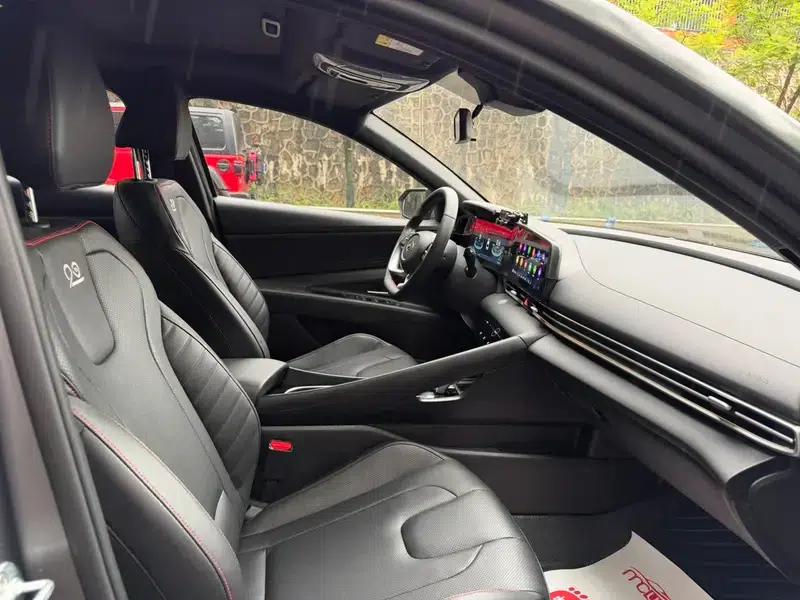 Hyundai Elantra 2022 1.5L CVT LUX Premium Edition — миниатюра 10