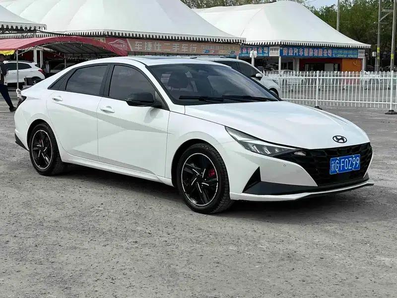 Hyundai Elantra 2022 1.5L CVT 20th SE 20th Anniversary Edition — миниатюра 3