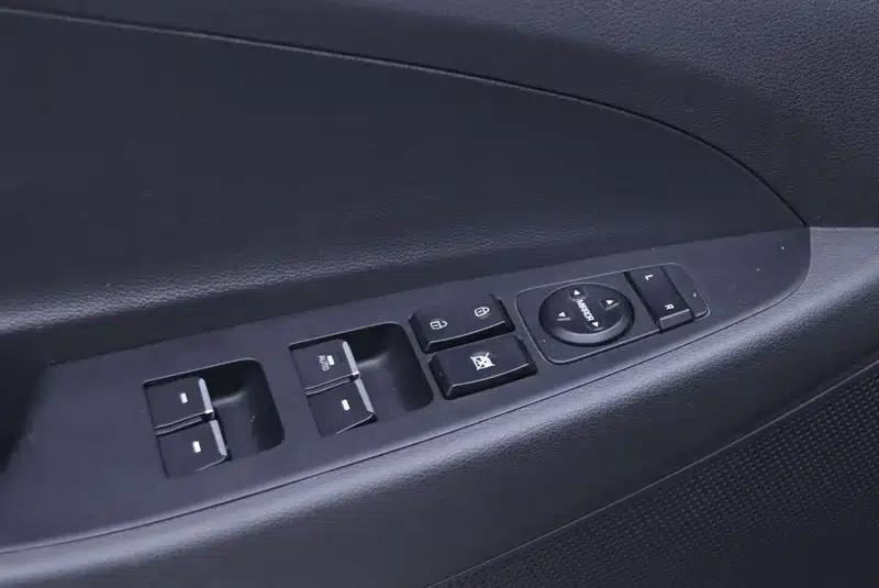 Tucson 2018 1.6T Dual-Clutch Two-Wheel Drive 15th Anniversary Special Edition — миниатюра 16
