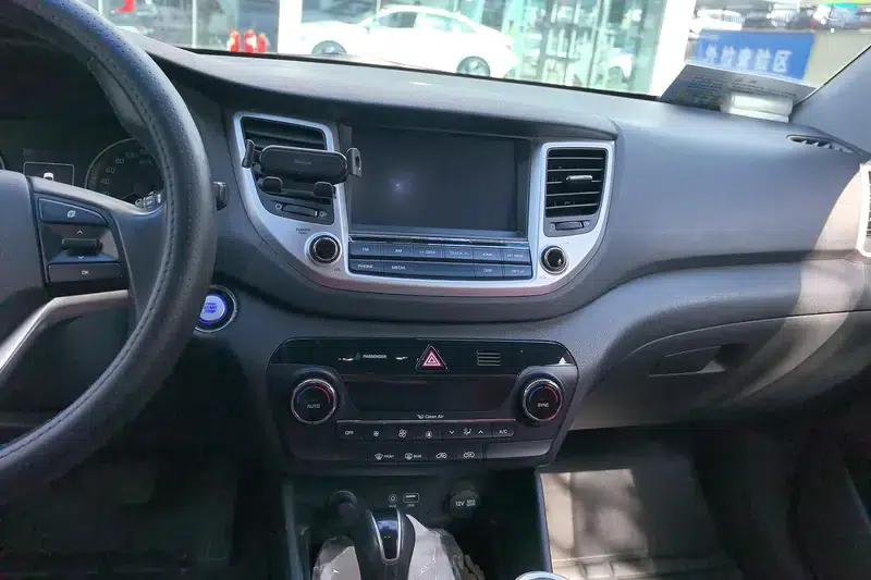 Tucson 2015 1.6T Dual-Clutch Two-Wheel Drive Comfort Model — миниатюра 11