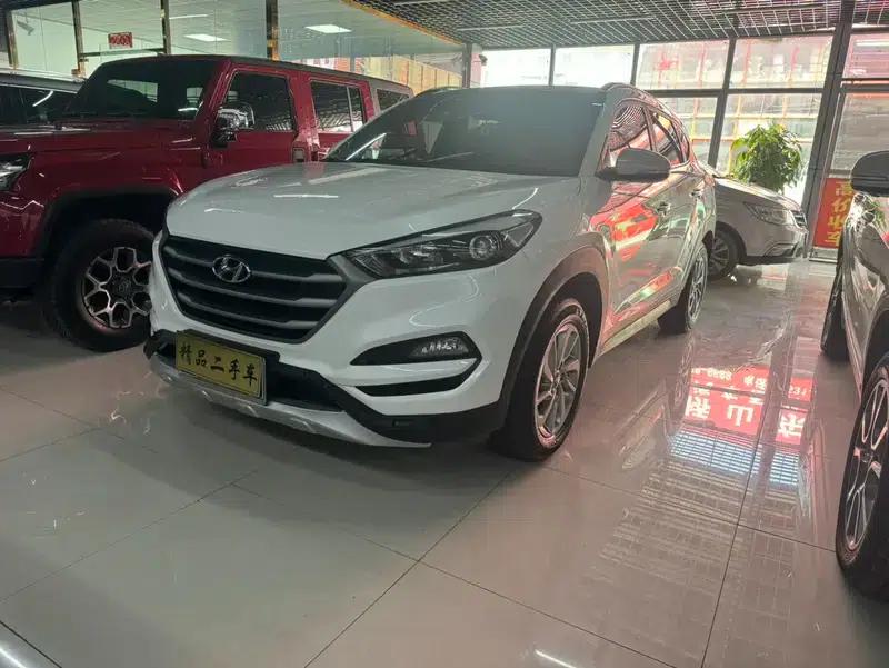 Tucson 2015 2.0L Automatic 2WD Smart Edition — миниатюра 1