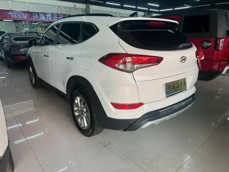Tucson 2015 2.0L Automatic 2WD Smart Edition — миниатюра 4