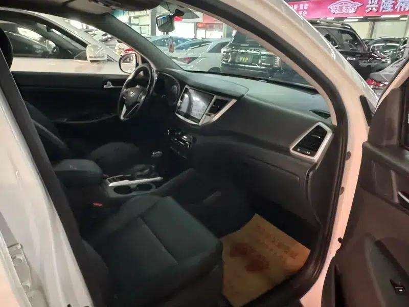 Tucson 2015 2.0L Automatic 2WD Smart Edition — миниатюра 7