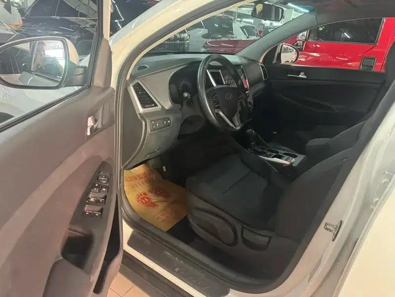 Tucson 2015 2.0L Automatic 2WD Smart Edition — миниатюра 9
