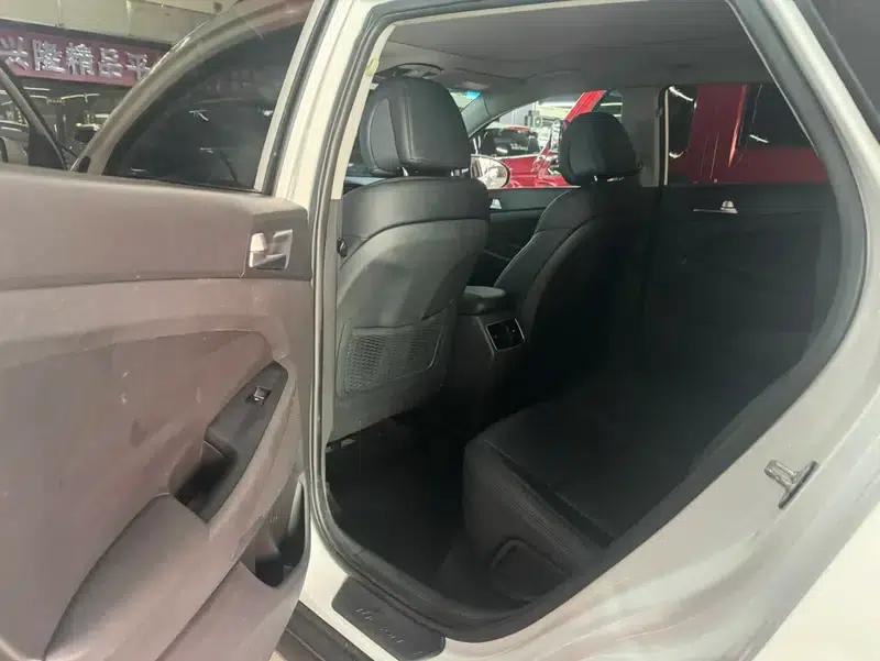 Tucson 2015 2.0L Automatic 2WD Smart Edition — миниатюра 10