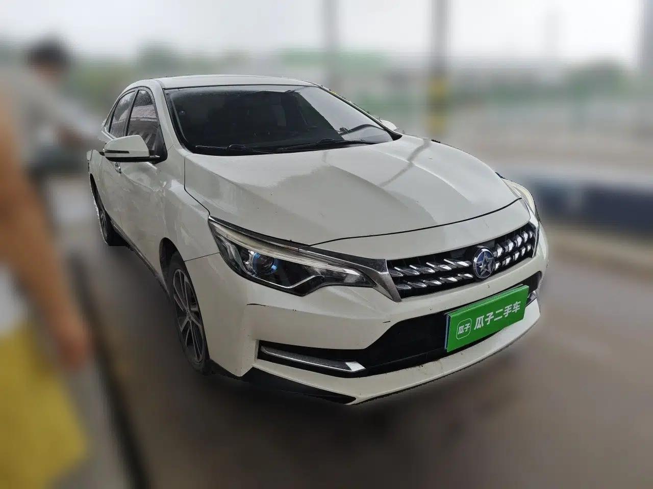 Venucia D60 2018 1.6L CVT Smart Connect Elite Edition — миниатюра 3