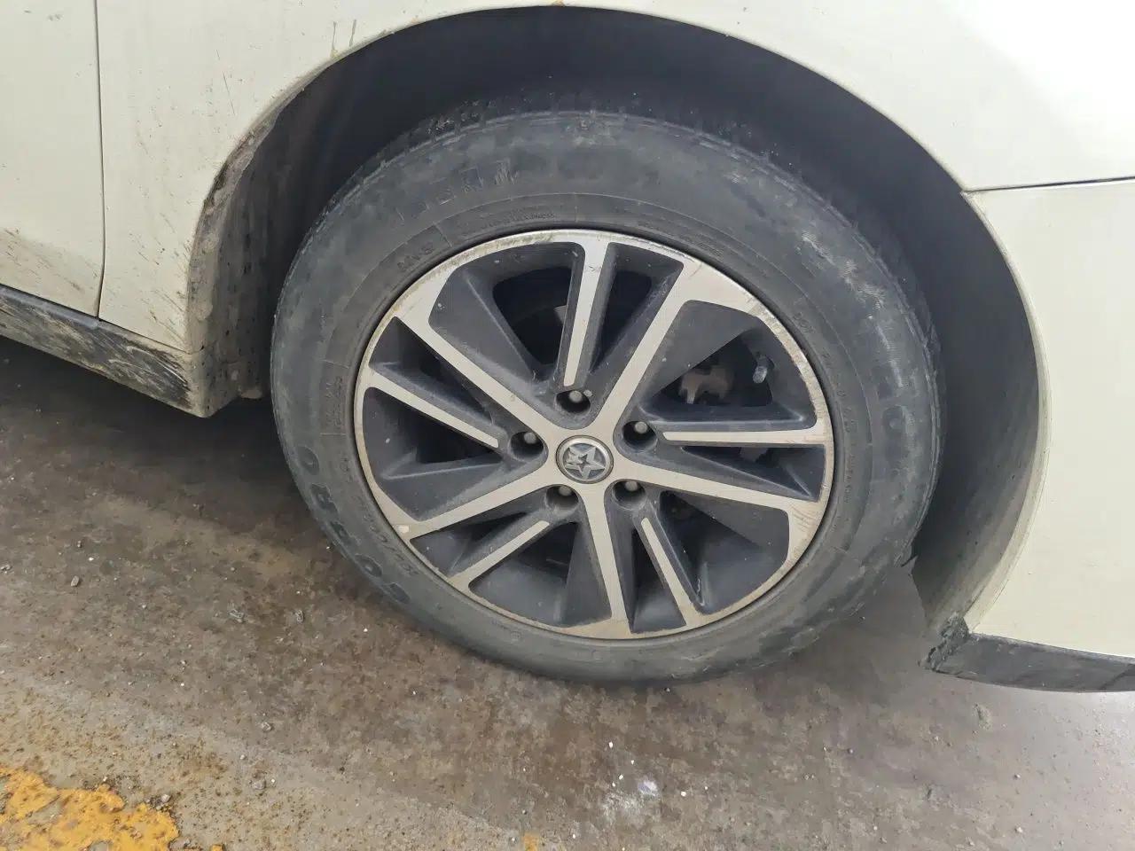 Venucia D60 2018 1.6L CVT Smart Connect Elite Edition — миниатюра 8