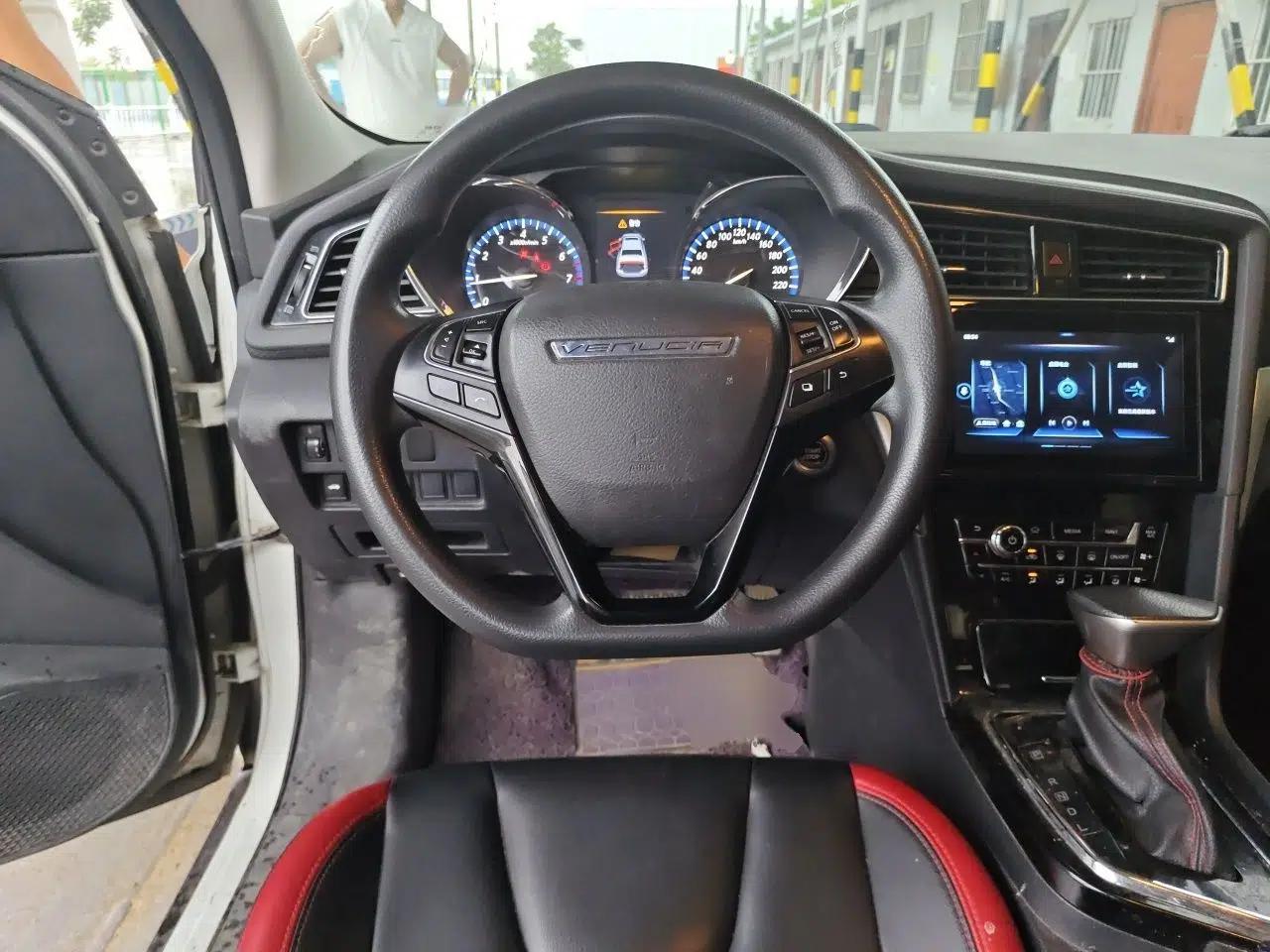 Venucia D60 2018 1.6L CVT Smart Connect Elite Edition — миниатюра 10