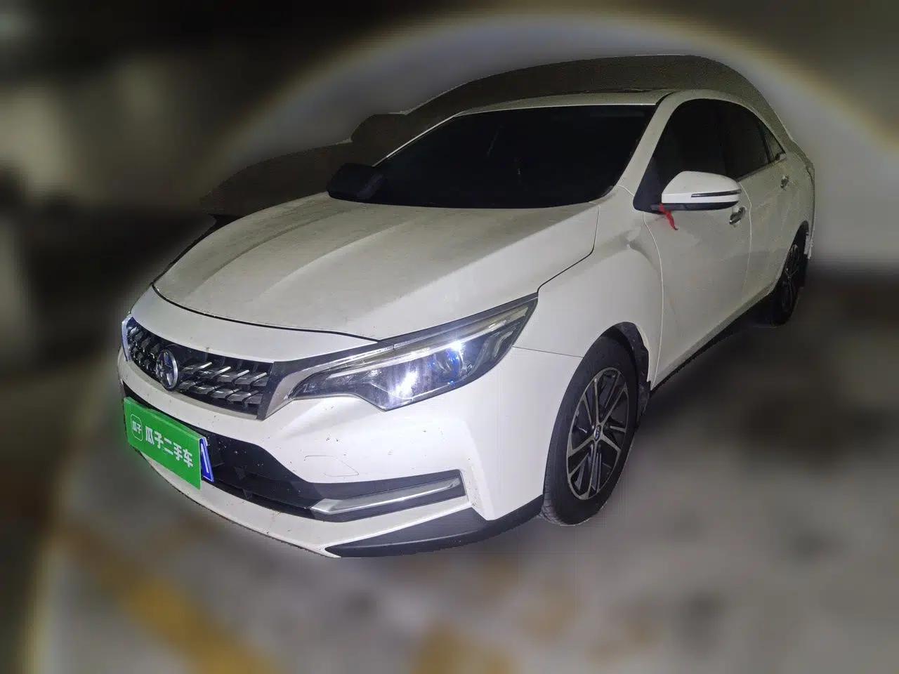 Venucia D60 2018 1.6L Manual Smart Connect Elite Edition — миниатюра 1