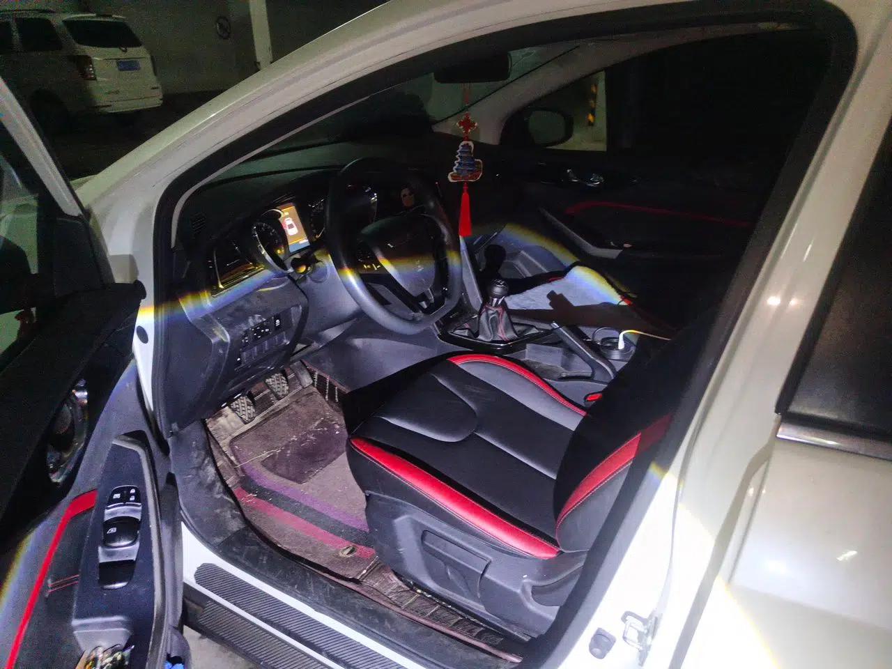 Venucia D60 2018 1.6L Manual Smart Connect Elite Edition — миниатюра 16
