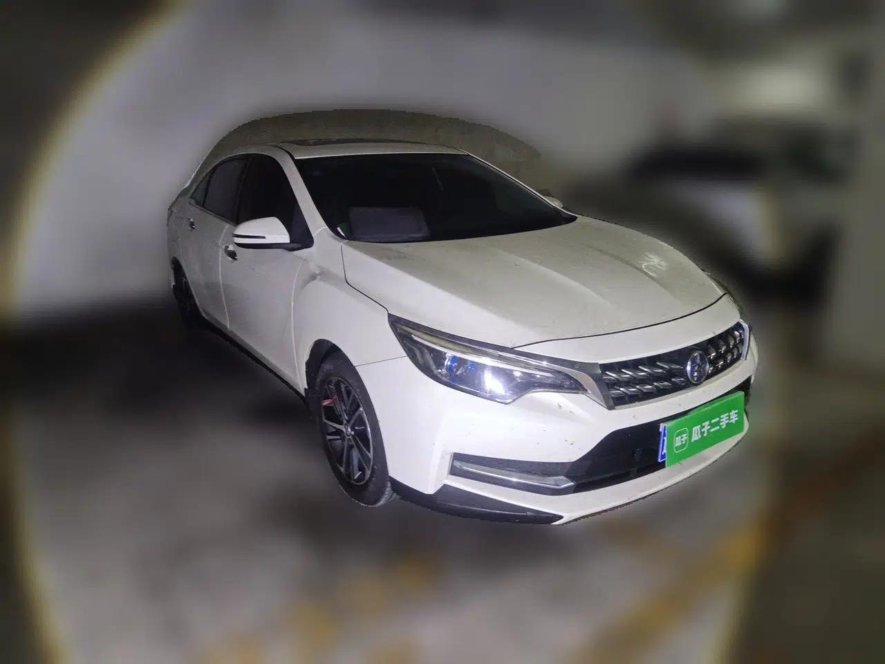 Venucia D60 2018 1.6L Manual Smart Connect Elite Edition — миниатюра 3