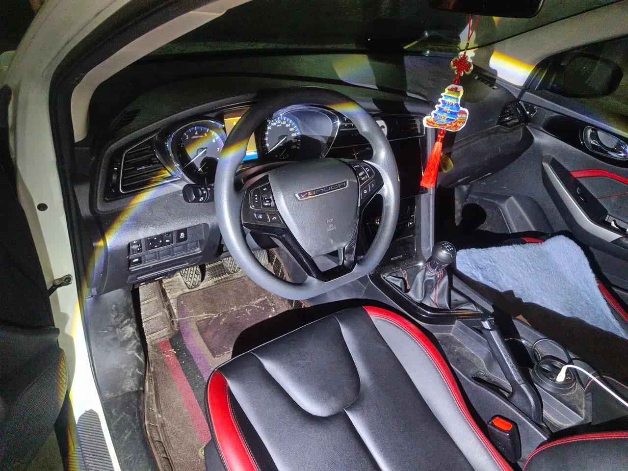 Venucia D60 2018 1.6L Manual Smart Connect Elite Edition — миниатюра 10