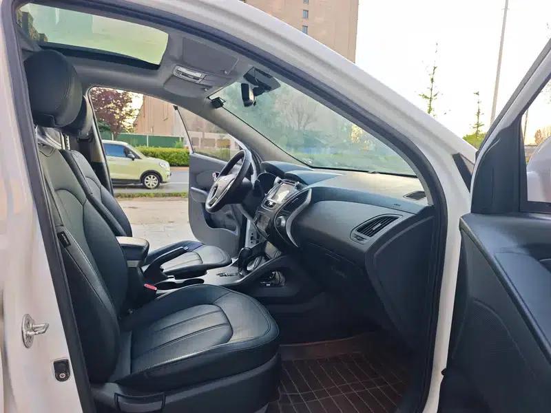 Hyundai ix35 2012 2.0L Automatic 4WD Premium Edition GLS — миниатюра 11