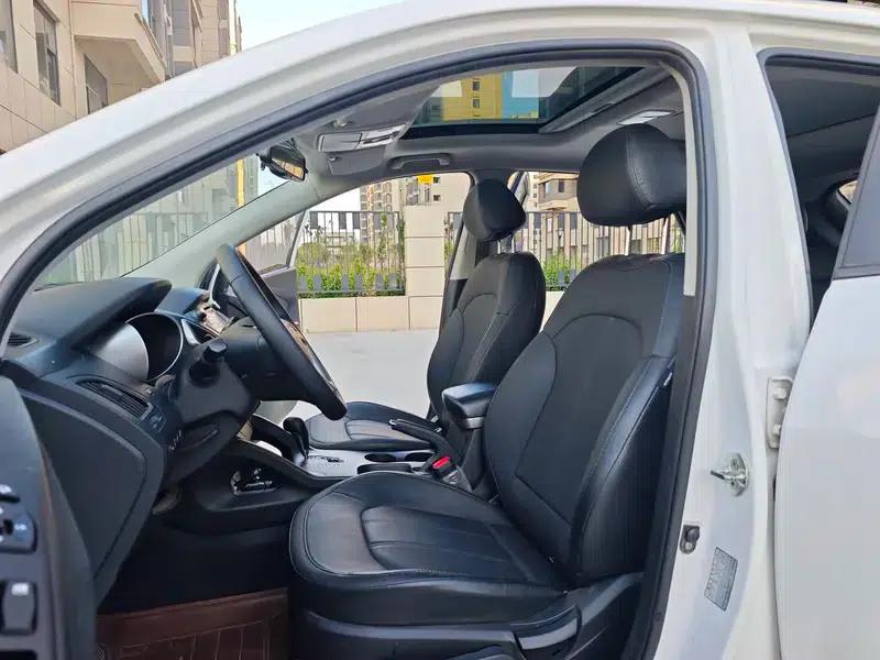 Hyundai ix35 2012 2.0L Automatic 4WD Premium Edition GLS — миниатюра 12
