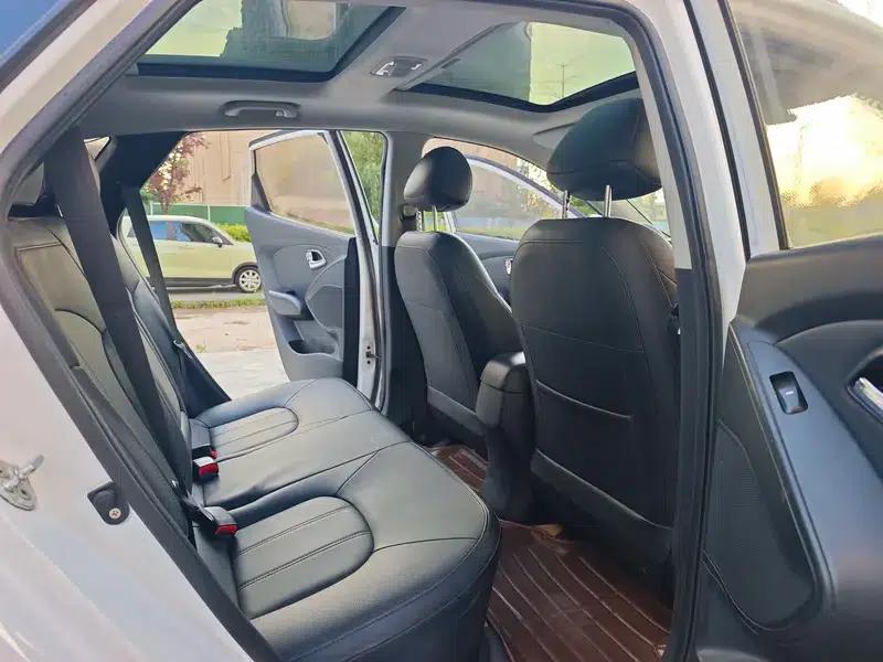 Hyundai ix35 2012 2.0L Automatic 4WD Premium Edition GLS — миниатюра 14