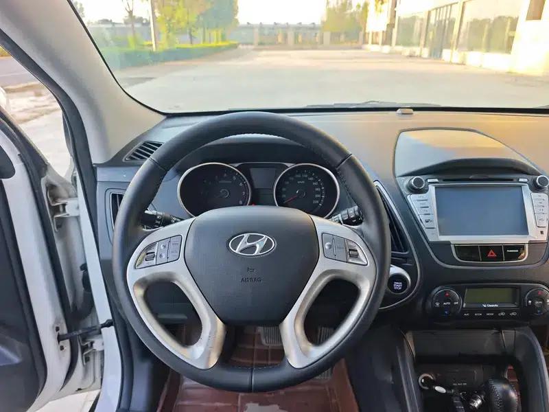 Hyundai ix35 2012 2.0L Automatic 4WD Premium Edition GLS — миниатюра 10