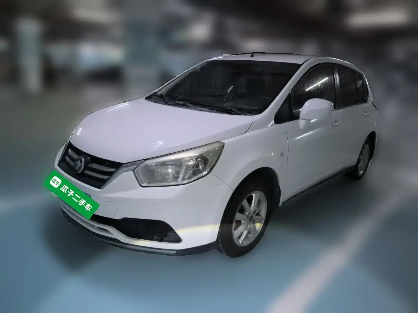 Venucia R50 2015 1.6L Manual Fashion Edition — миниатюра 1