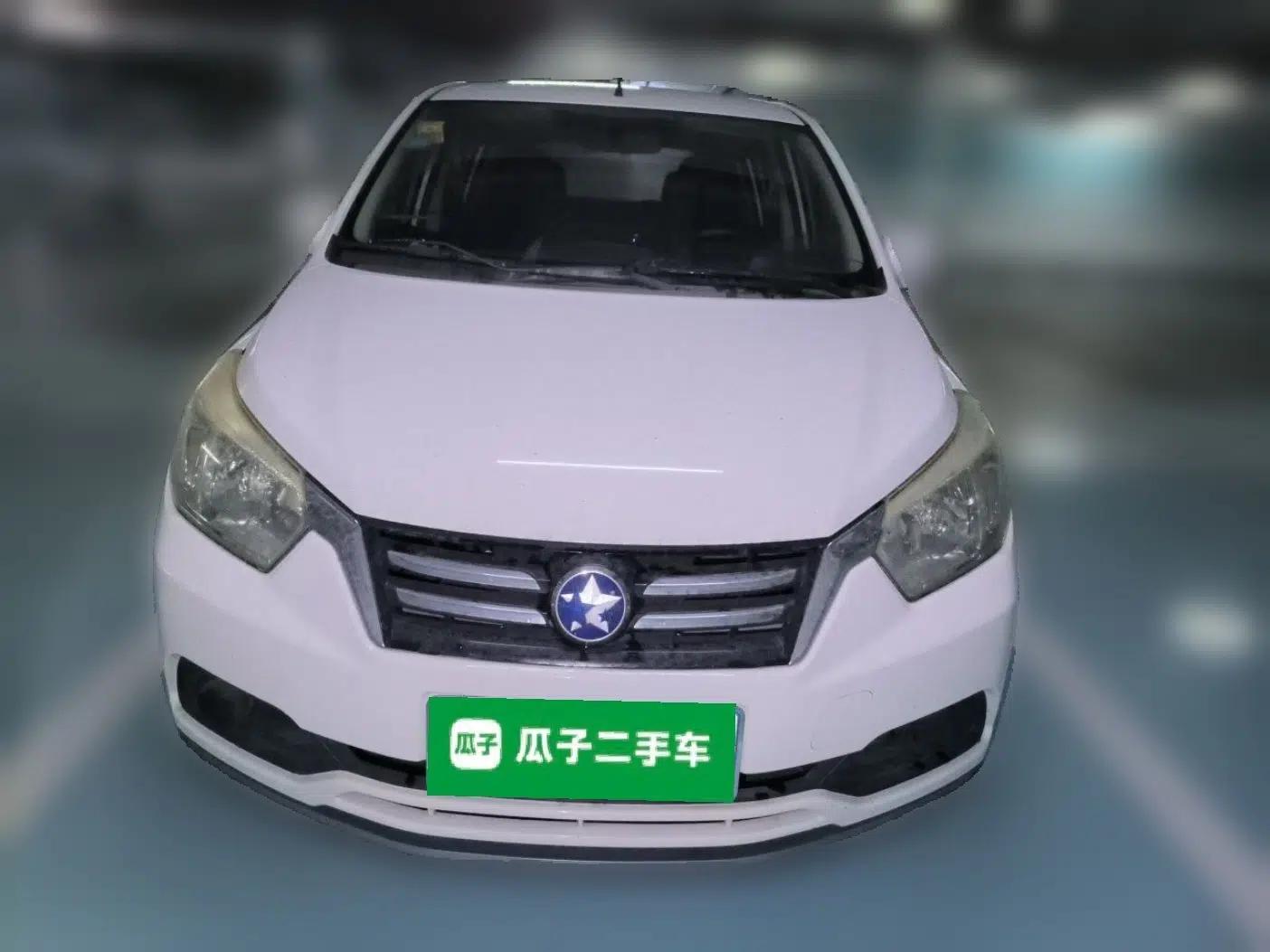 Venucia R50 2015 1.6L Manual Fashion Edition — миниатюра 2