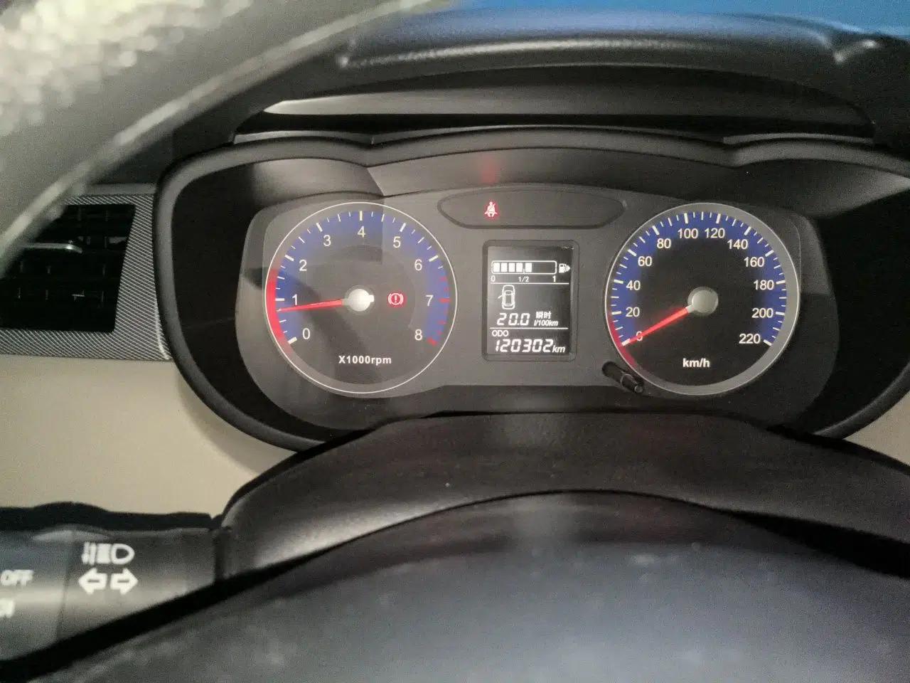 Venucia R50 2015 1.6L Manual Fashion Edition — миниатюра 11