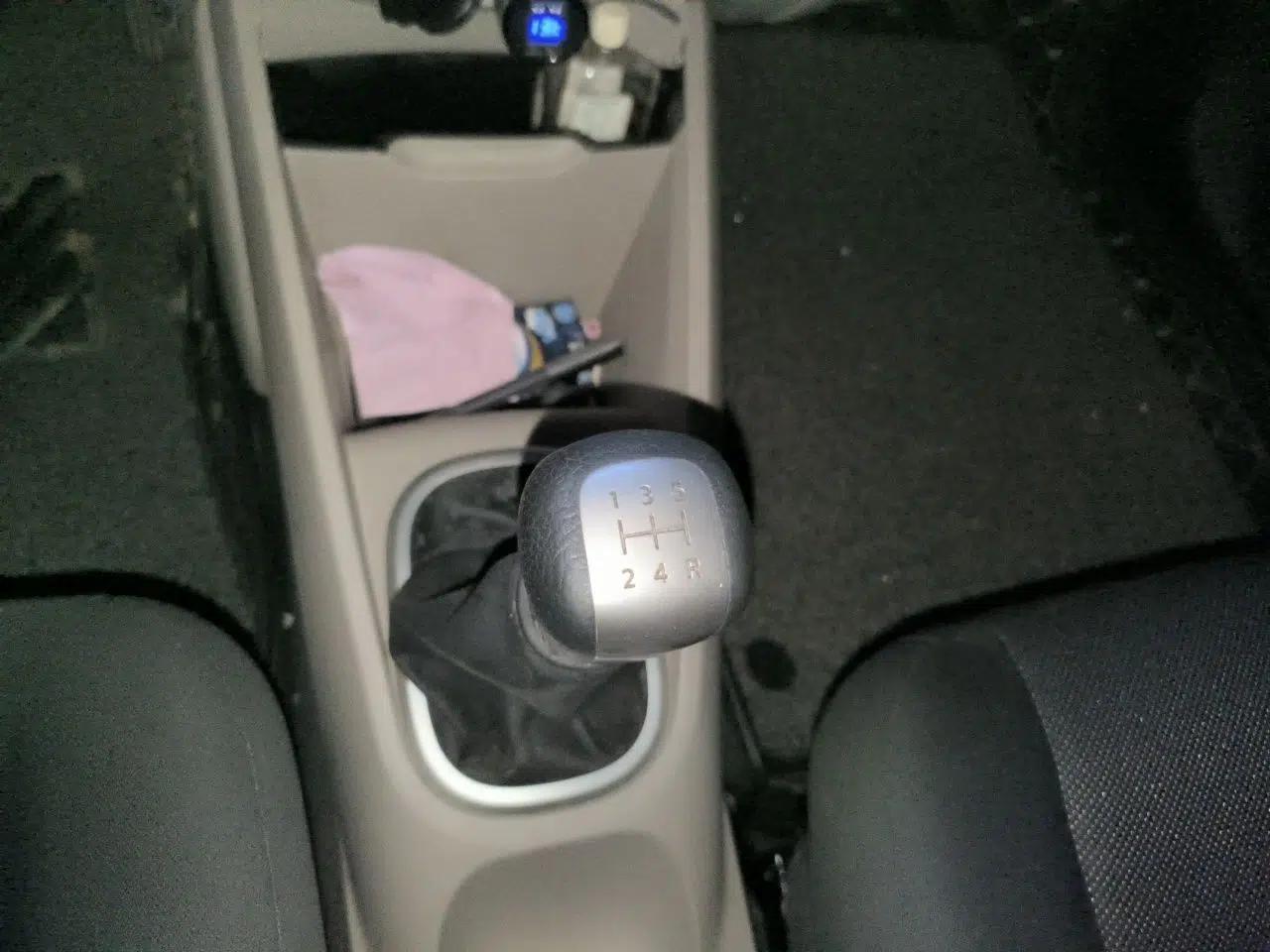 Venucia R50 2015 1.6L Manual Fashion Edition — миниатюра 14
