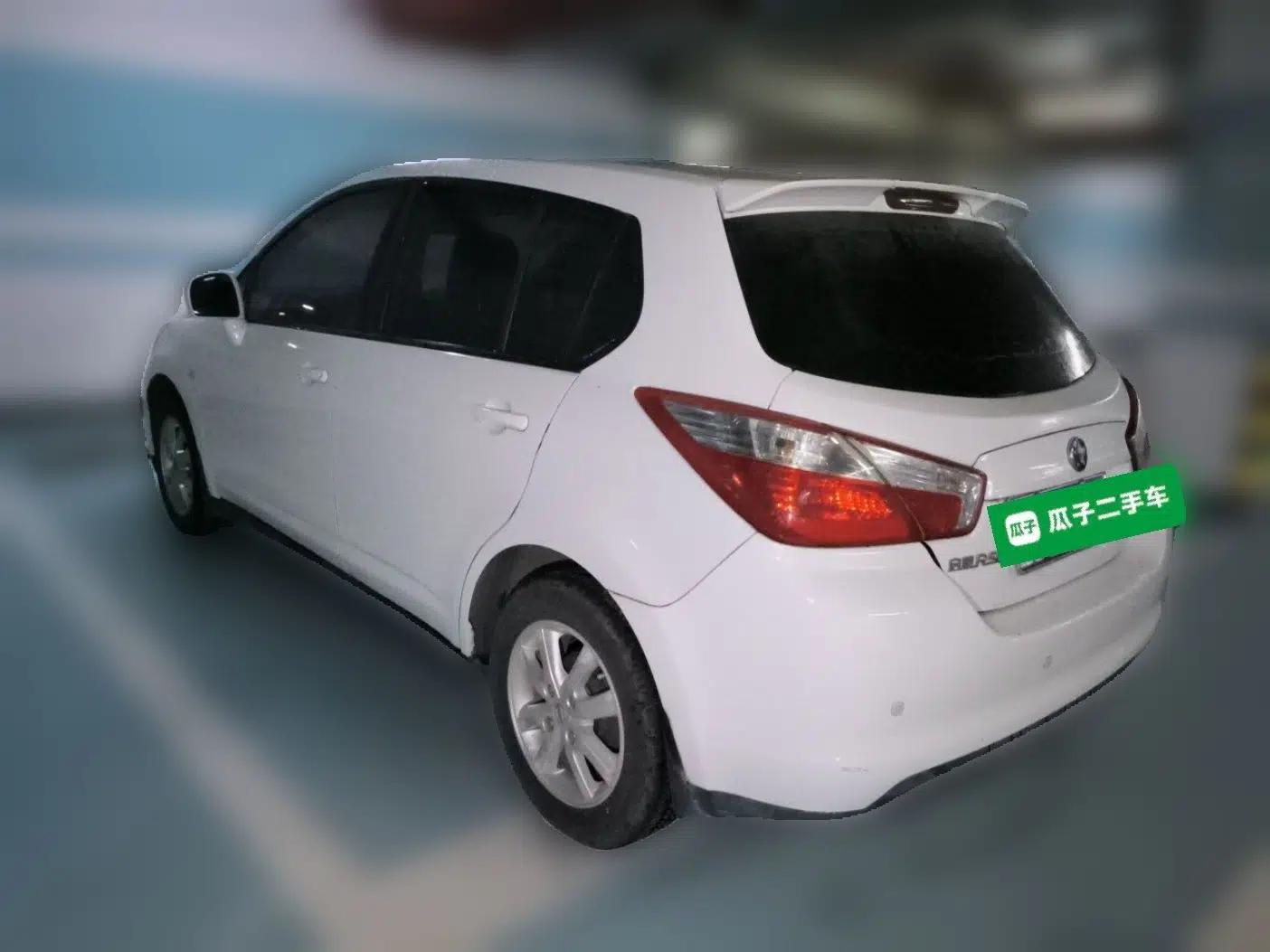 Venucia R50 2015 1.6L Manual Fashion Edition — миниатюра 4