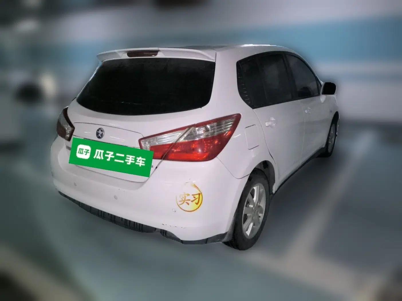 Venucia R50 2015 1.6L Manual Fashion Edition — миниатюра 6