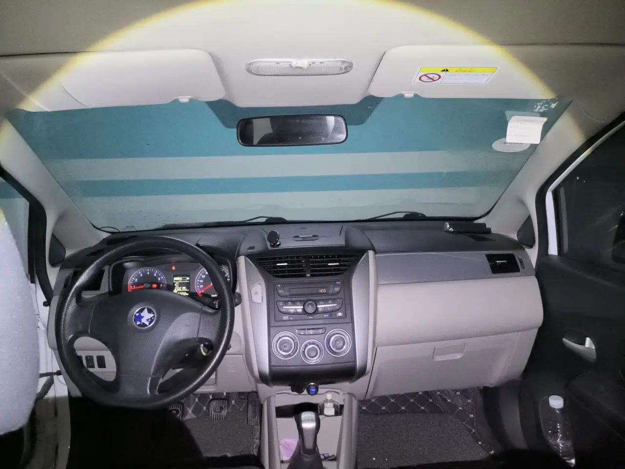 Venucia R50 2015 1.6L Manual Fashion Edition — миниатюра 9