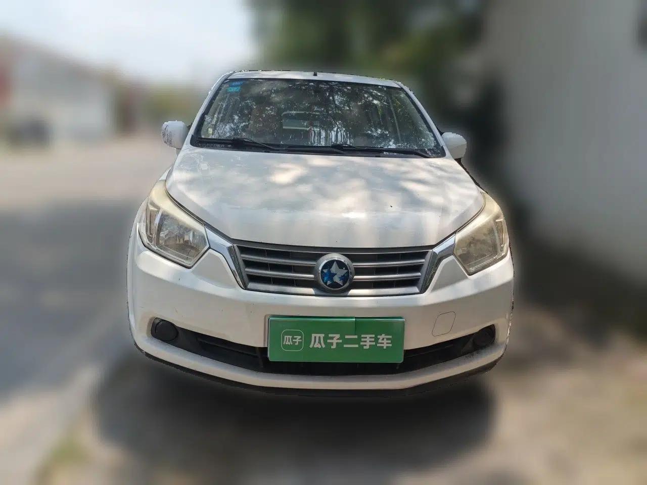 Venucia R50 2013 1.6L Manual Fashion Edition — миниатюра 2
