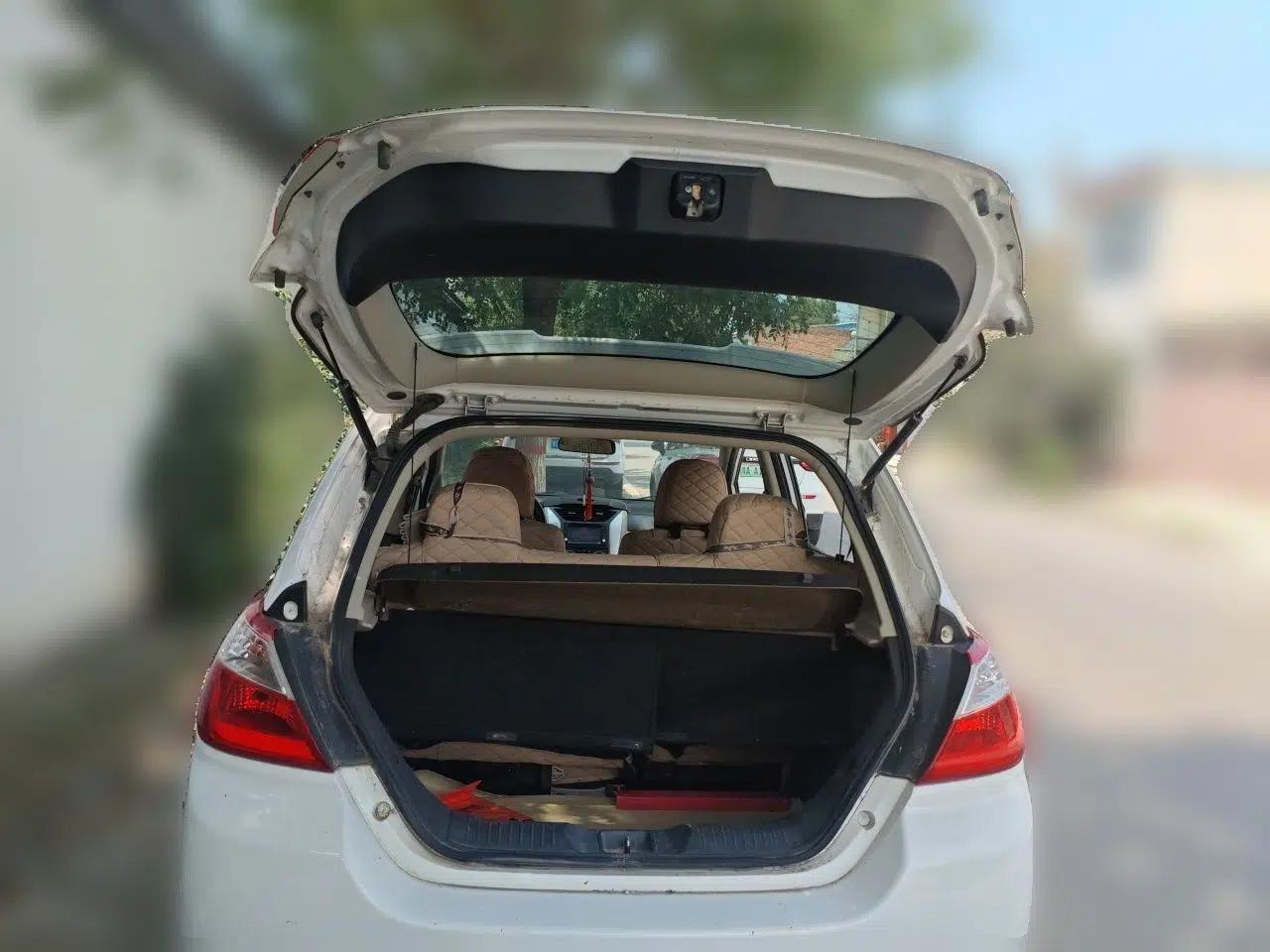 Venucia R50 2013 1.6L Manual Fashion Edition — миниатюра 19
