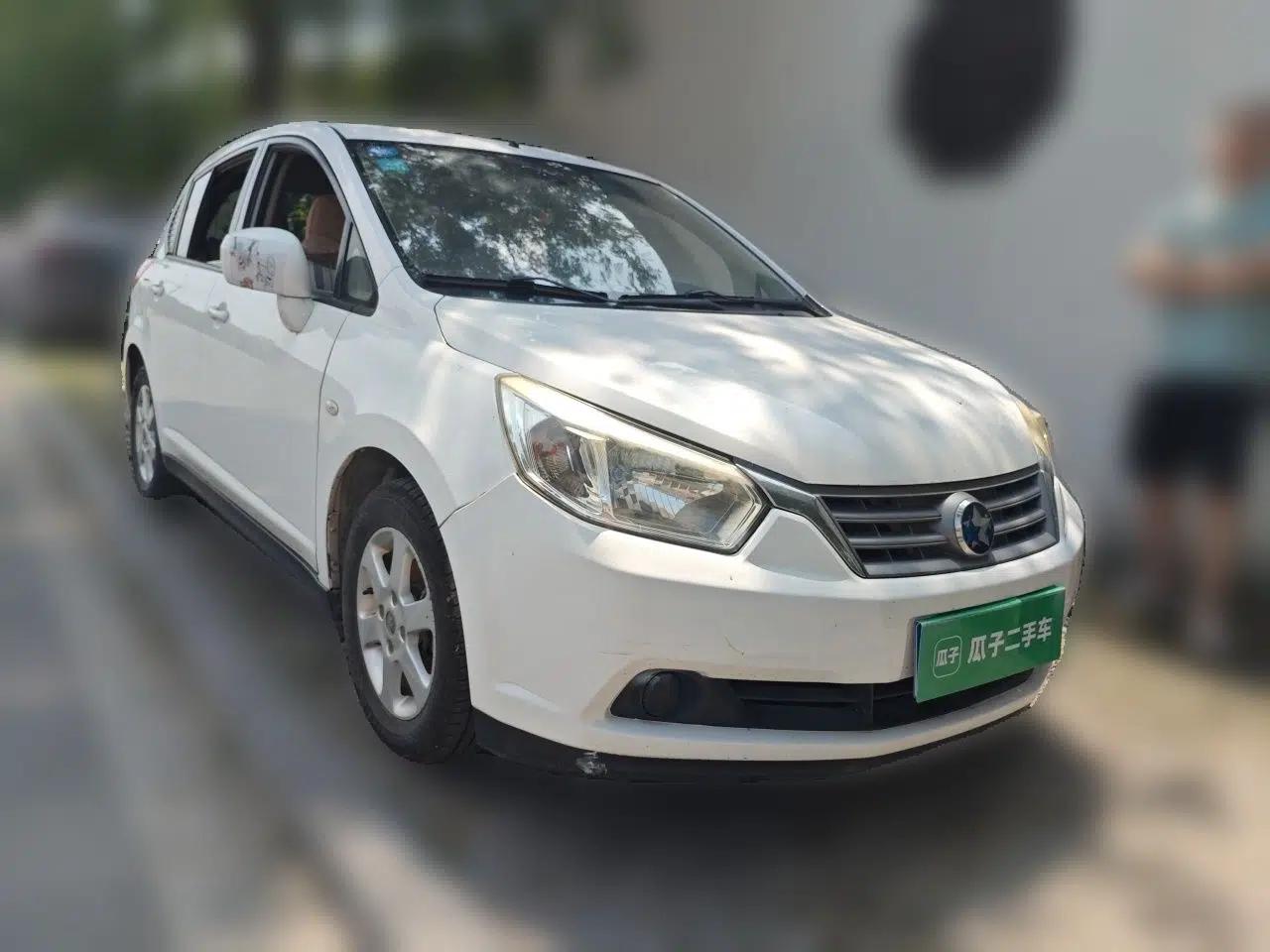 Venucia R50 2013 1.6L Manual Fashion Edition — миниатюра 3