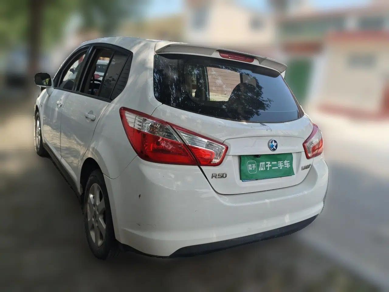 Venucia R50 2013 1.6L Manual Fashion Edition — миниатюра 4