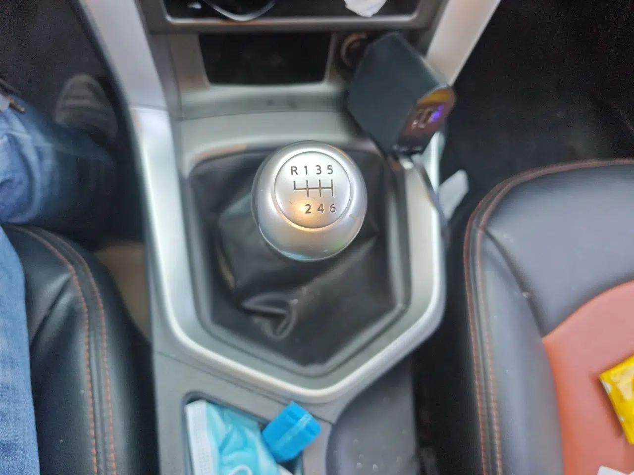 Venucia T70 2015 2.0L Manual RuiQu Version — миниатюра 14