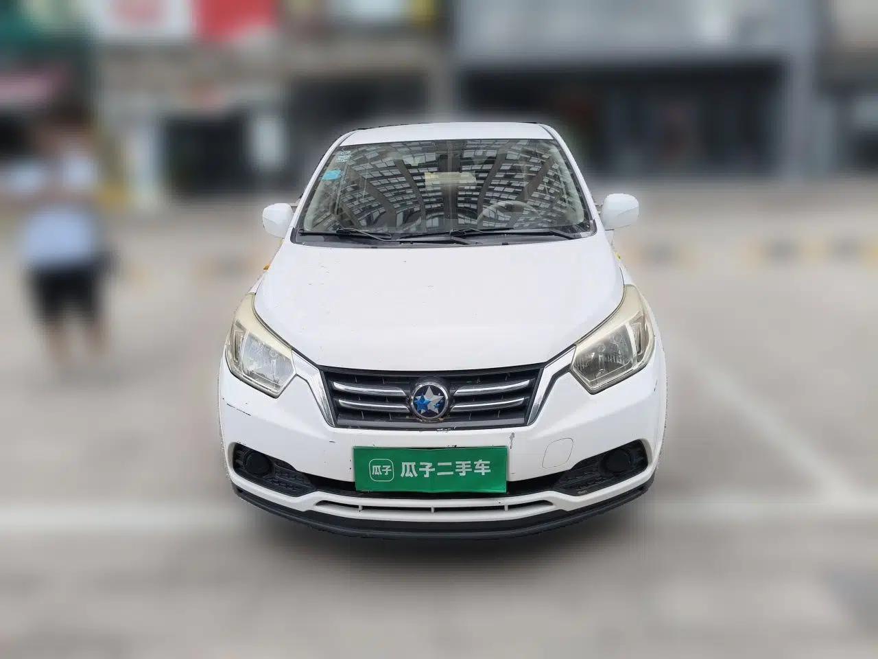 Venucia D50 2015 1.6L Manual Fashion Edition — миниатюра 2