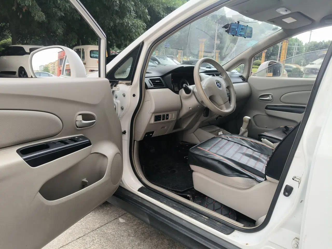 Venucia D50 2015 1.6L Manual Fashion Edition — миниатюра 16