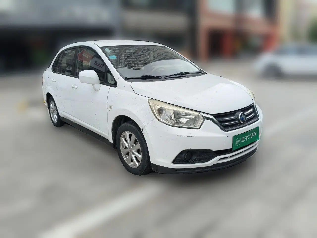Venucia D50 2015 1.6L Manual Fashion Edition — миниатюра 3