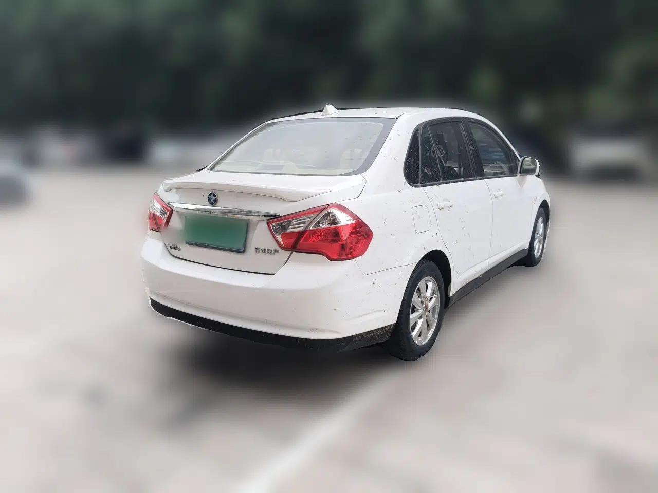 Venucia D50 2015 1.6L Manual Fashion Edition — миниатюра 6