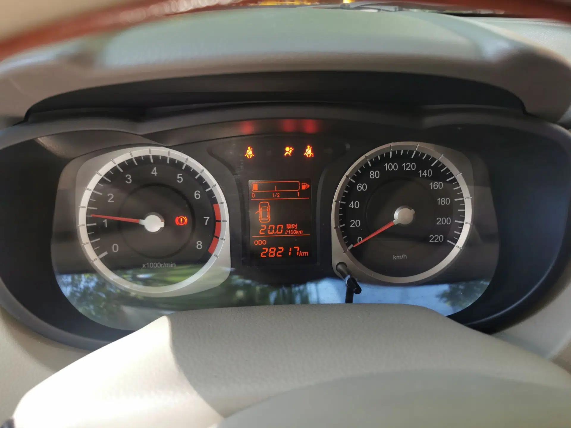 Venucia D50 2012 1.6L Manual Luxury Edition — миниатюра 11