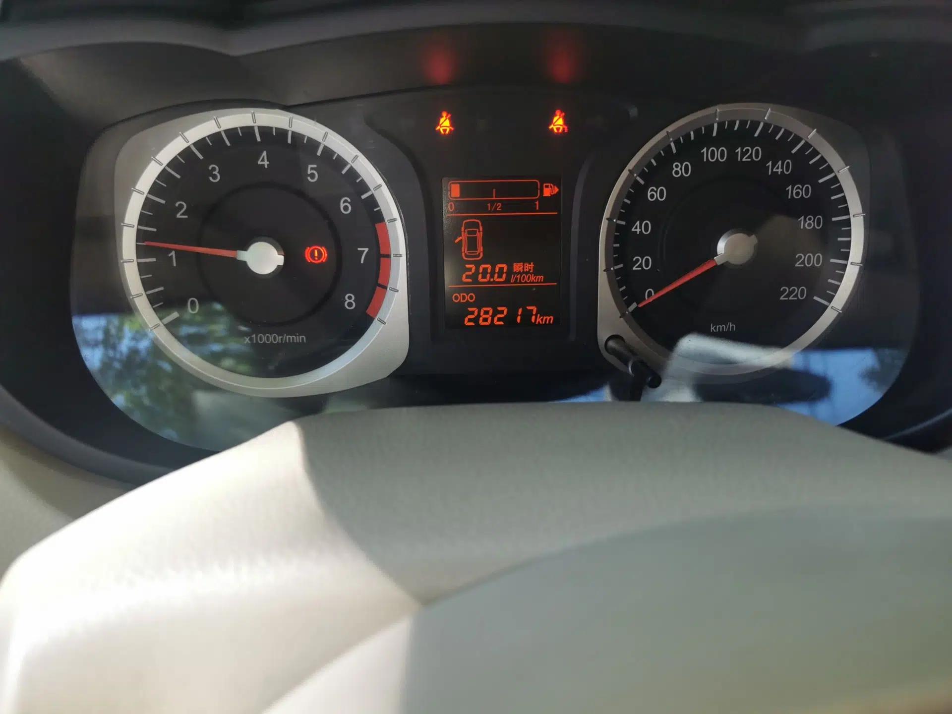 Venucia D50 2012 1.6L Manual Luxury Edition — миниатюра 12